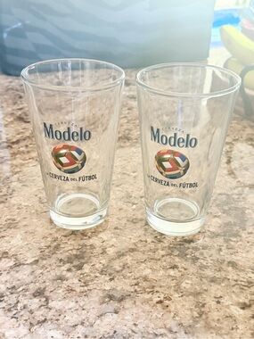 ModelCo Branded Clear Pint Glasses - Set of 2 (Clear)